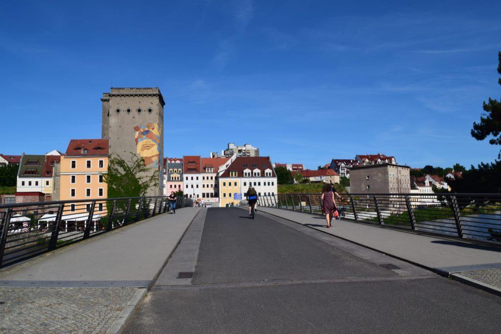 Altstadtbruecke-mit-Blick-auf-Polen-Zentrum-Frieden-2048x1365